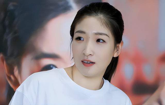 美女扒开尿口桶喷